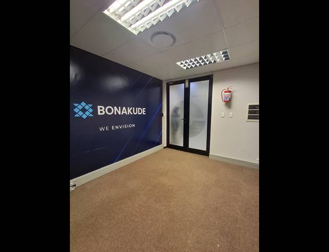 100M² OFFICE TO LET IN VINCENT